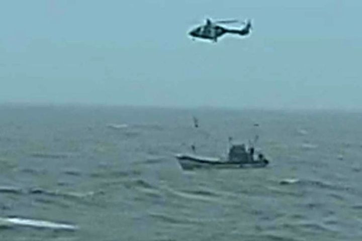 After Raigad 10 fishermen stranded in the sea were airlifted