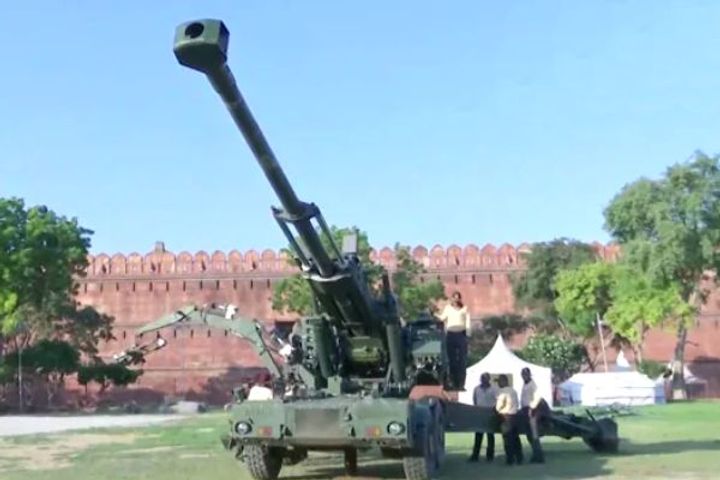 75 years of independence salute with worlds longest indigenous howitzer cannon at red fort