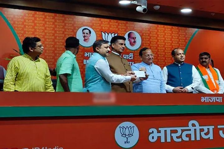 congress mlas pawan kajal and lakhwinder singh join bjp