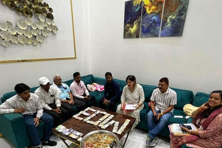 raids against arto of jabalpur salary 65 thousand but 650 times more than property income