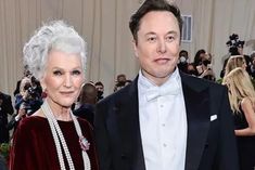 elon musks mother reveals when i go to visit my son i have to sleep in the garage