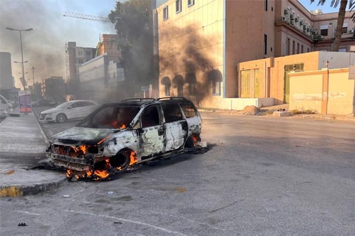 32 killed in violent clashes between two rebel libyan extremist groups in the libyan capital tripoli