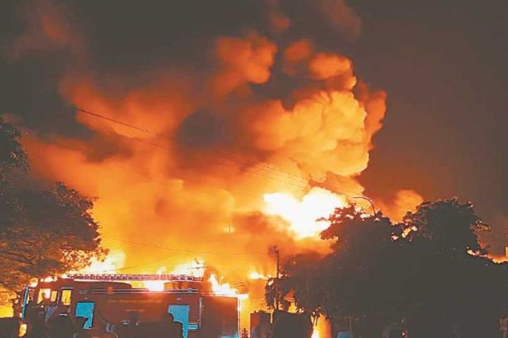 Fire broke out in Panchkula's Rehri Market, 10 vehicles of fire brigade present on the spot