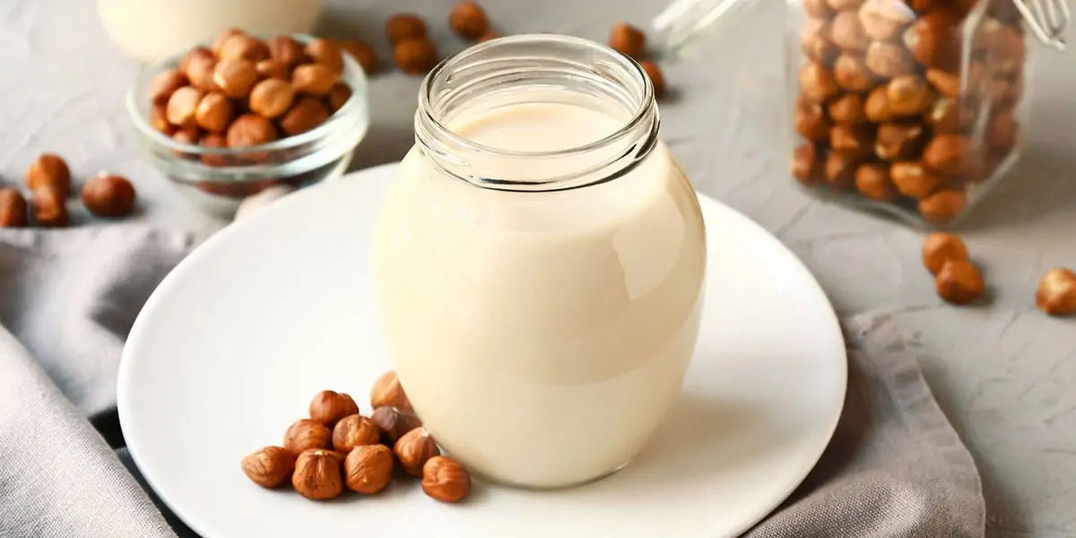 milk, substitute, plant milk, vegan, soya milk, coconut milk, almond milk