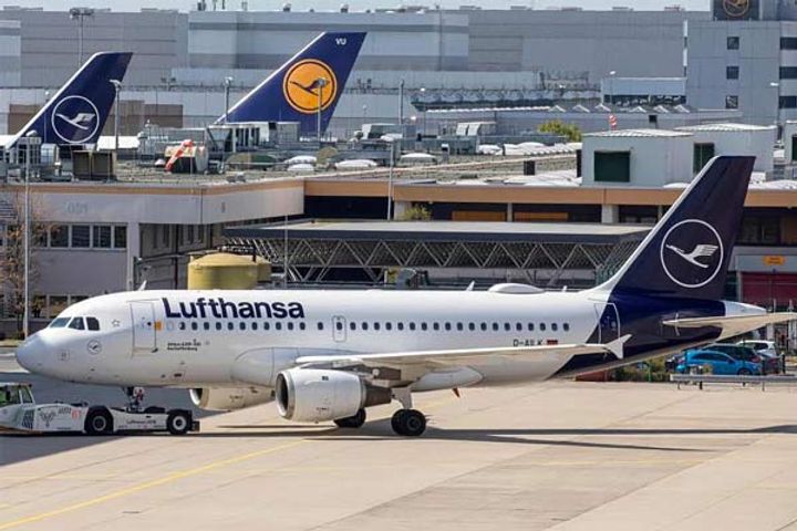 lufthansa airlines proposed agreed to end the strike on pay hike of pilots