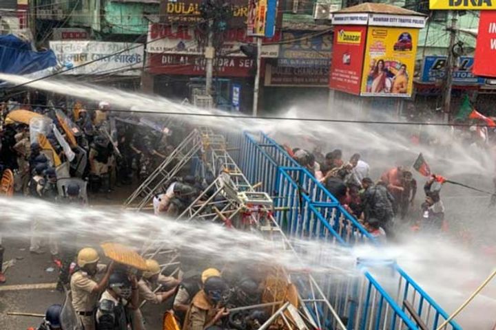 bjp workers clashed with police in bengal police also took lathi charge