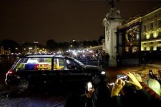 queen elizabeth iis coffin reached london thousands of people paid their last respects