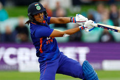 smriti mandhana becomes fastest indian to 3000 wodi runs