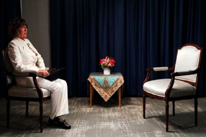 cnn news anchor refuse to wear headscarf with iran president ebrahim raisi interview