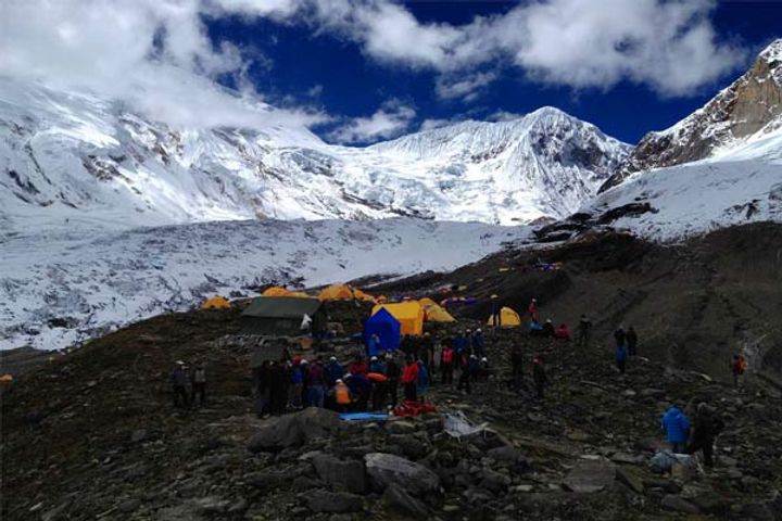 Avalanche in Mount Manaslu two climbers killed many injured Avalanche in Mount Manaslu two climbers killed many injured