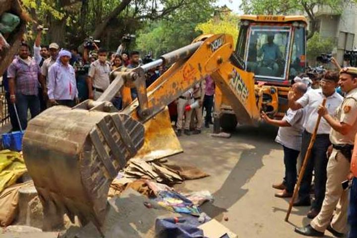 Bulldozer will run on possession of 100 flats in Noida today