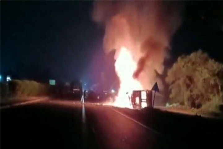 a fire broke out in a container filled with shampoo and perfume in valsad people looted a fire broke out in a container filled with shampoo and perfume in valsad people looted