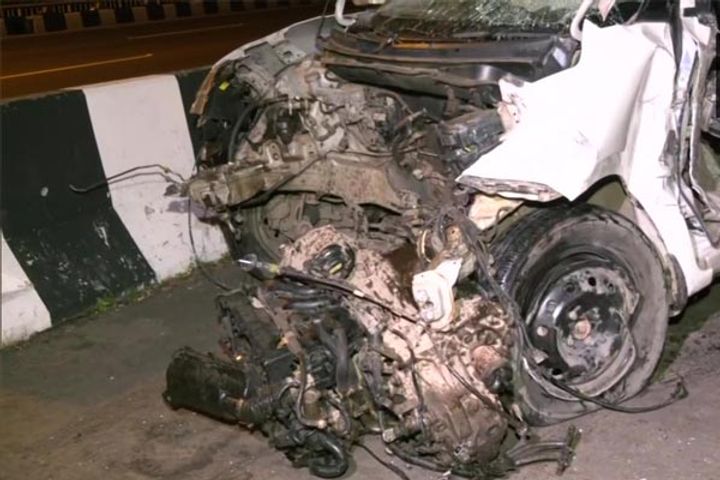 fierce road accident on mumbais bandra worli sea link five killed fierce road accident on mumbais bandra worli sea link five killed