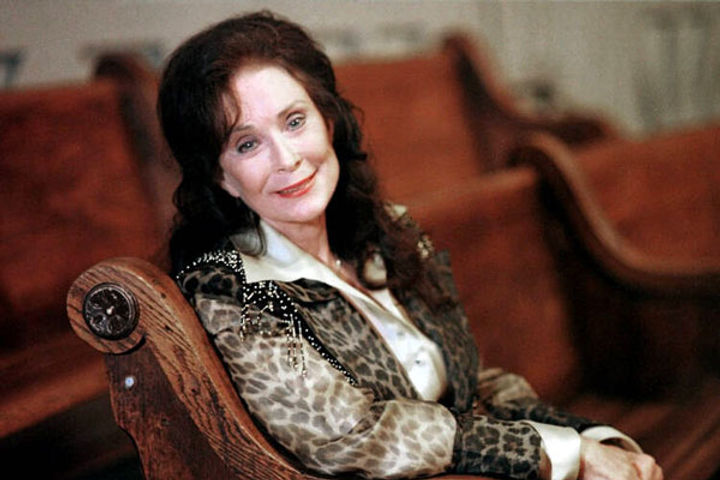Hollywood singer Loretta Lynn passes away family appeals to maintain privacy Hollywood singer Loretta Lynn passes away family appeals to maintain privacy