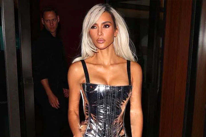 Kim Kardashian fined 1 million dollar banned from advertising for 3 years Kim Kardashian fined 1 million dollar banned from advertising for 3 years