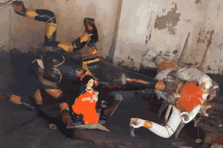 extremists attack on ancient kali temple in bangladesh