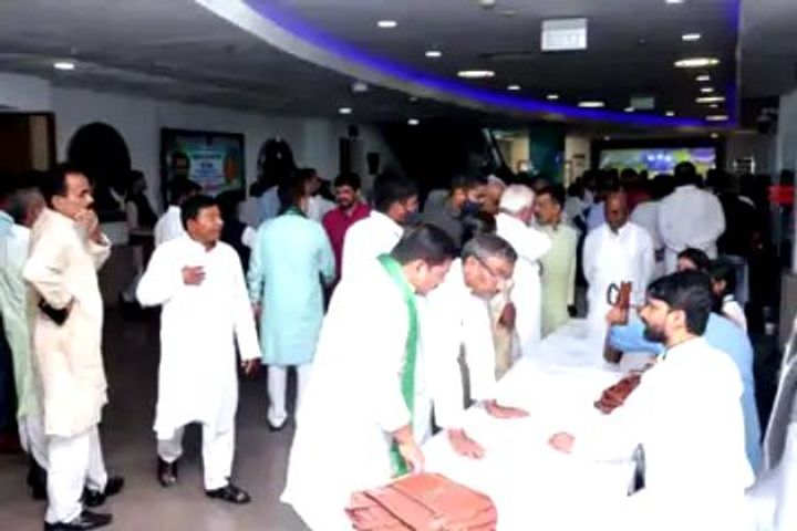 tej pratap accuses shyam rajak of abusing partys national general secretary unconscious