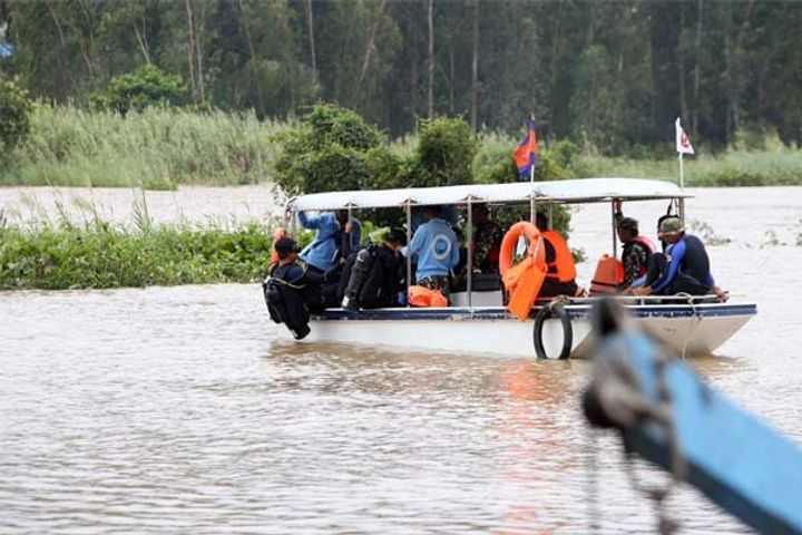 10 students killed after a boat capsizes in southern colombia