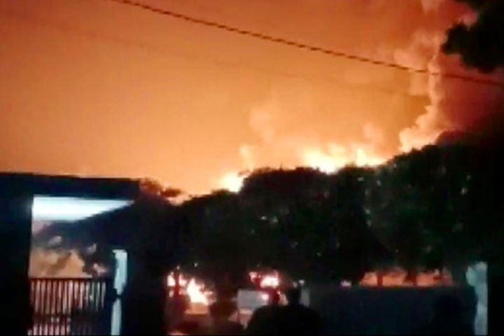 massive fire broke out in auto parts manufacturing company in binola industrial area massive fire broke out in auto parts manufacturing company in binola industrial area
