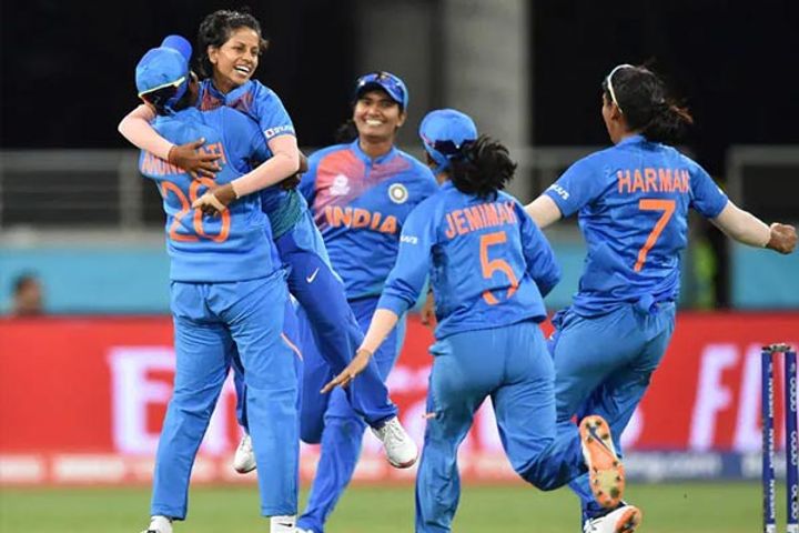 india won the womens asia cup trophy defeated sri lanka in the final