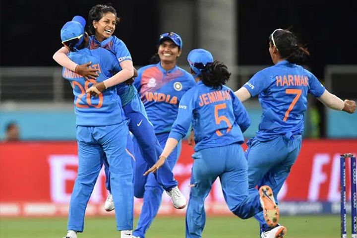 india won the womens asia cup trophy defeated sri lanka in the final india won the womens asia cup trophy defeated sri lanka in the final