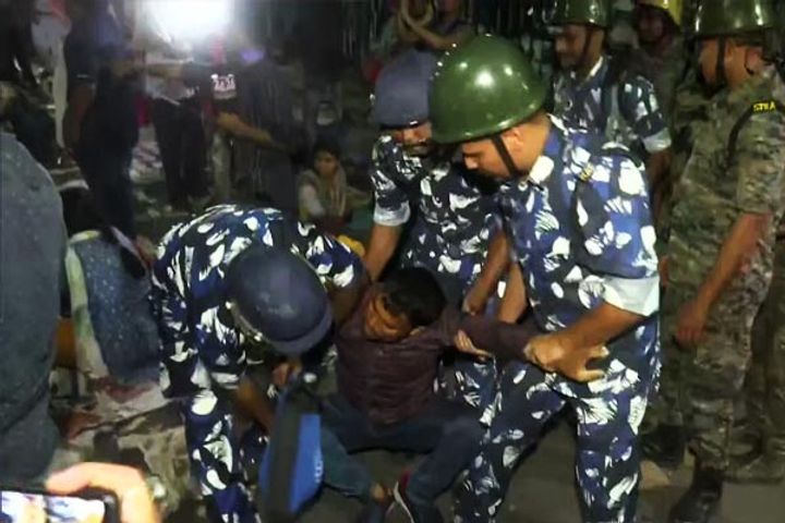 police detains tet pass candidates protesting in kolkata