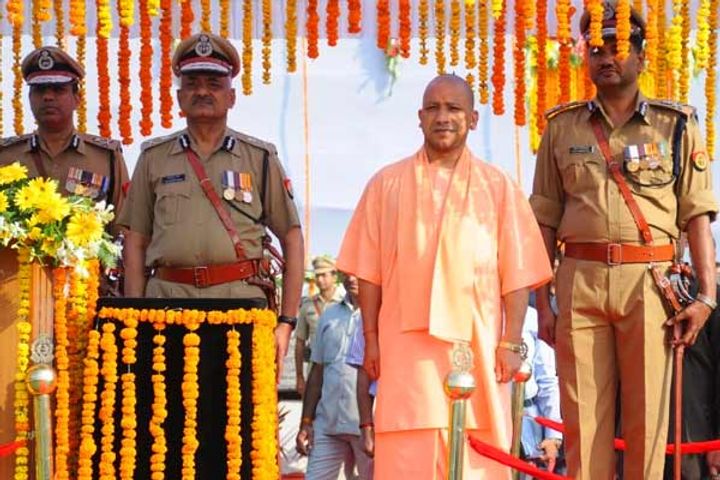 cm yogi announced on police commemoration day policemen in up will get 500 rupees motor bike allowan