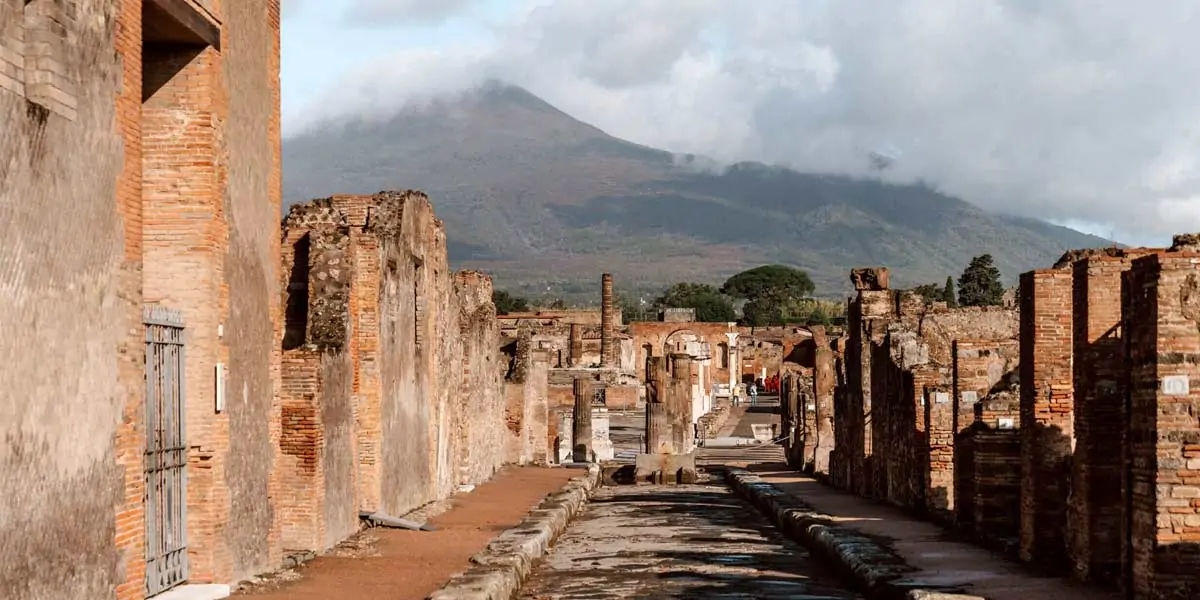 pompeii, Giuseppe Fiorell, Italian, architect, Mount Vesuviu, pumice