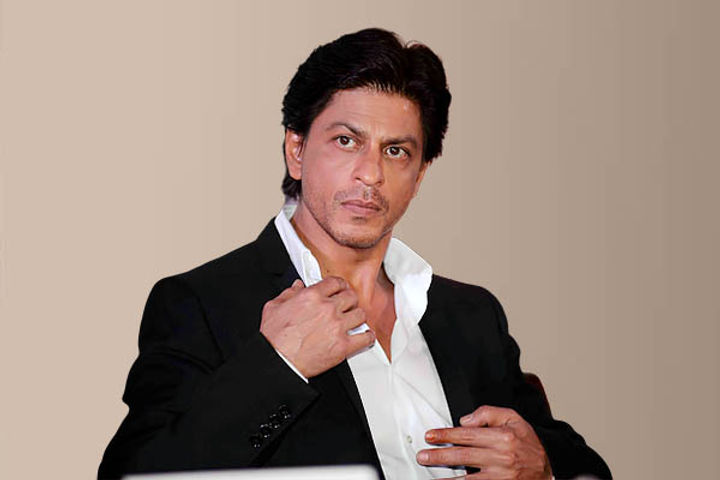 shahrukh khan stopped at mumbai airport due to this he had to pay custom duty