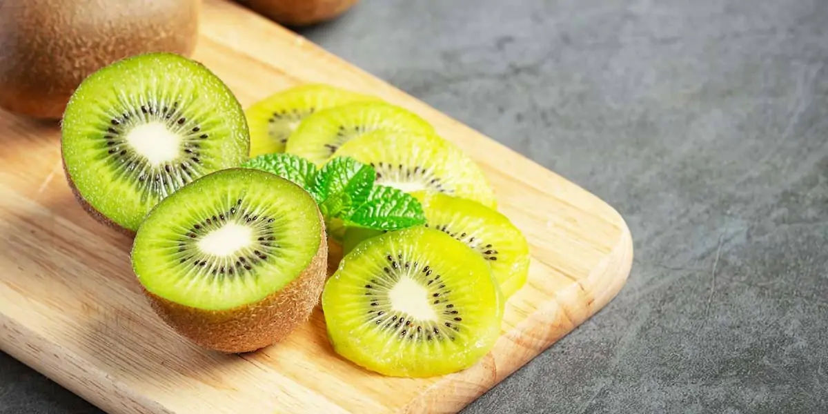 kiwi, sore throat, runny nose, itchy eyes, allergic, fruit