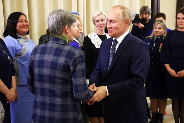 russian president vladimir putin meets mothers of soldiers fighting in ukraine russian president vladimir putin meets mothers of soldiers fighting in ukraine