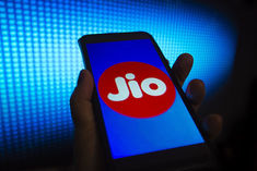 jio service stopped across the country problems in calling and messaging