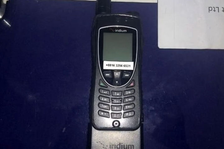 russian minister caught with satellite phone at jollygrant airport