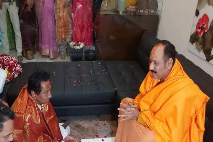 bharat jodo yatra video of conversation between kamal nath and pandit pradeep mishra goes viral