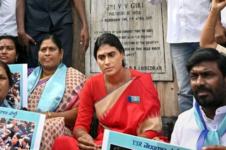 telangana ysrtp chief ys sharmila in police custody