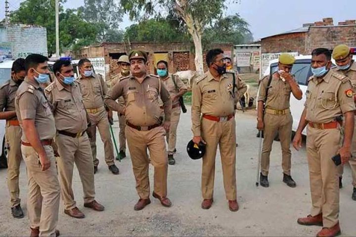 stones pelted on patrolling police team in badaun rapid action force fiercely lathicharged the attac