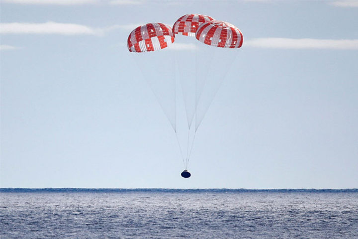 orion spacecraft capsule splashes down in pacific ocean near mexico