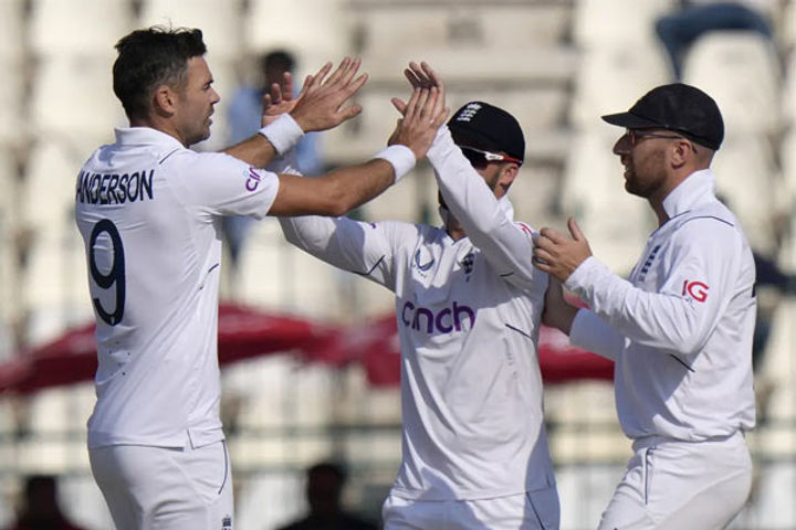 England won the second Test, Pakistan lost the three-match series