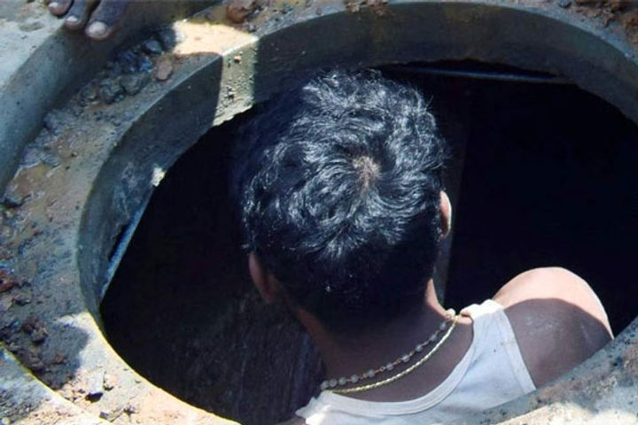 mla saroj reached the assembly with a two and a half month old baby