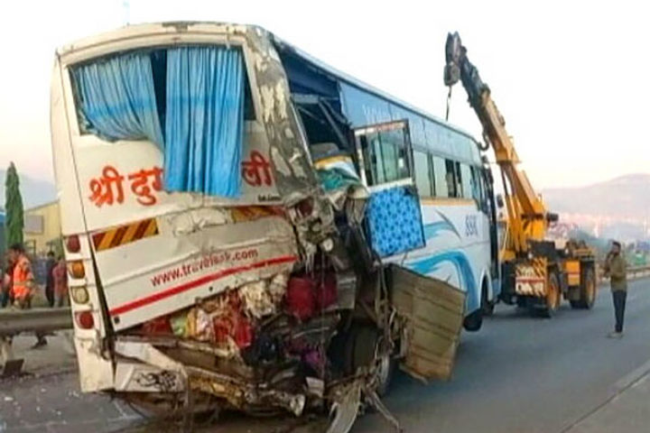 Bus fell into deep gorge due to fog on Noida Expressway one dead many injured