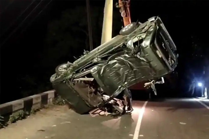 8 pilgrims killed as car falls into 40 feet deep gorge in theni tamil nadu 8 pilgrims killed as car falls into 40 feet deep gorge in theni tamil nadu