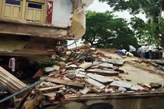 roof collapses in old delhis chandni mahal area six people buried two dead