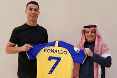 ronaldo signed with football club al nasr annual salary more than rs 1700 crore
