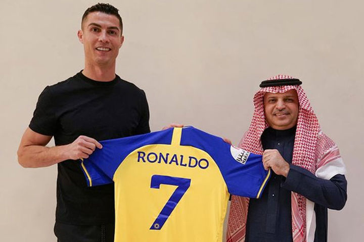 ronaldo signed with football club al nasr annual salary more than rs 1700 crore