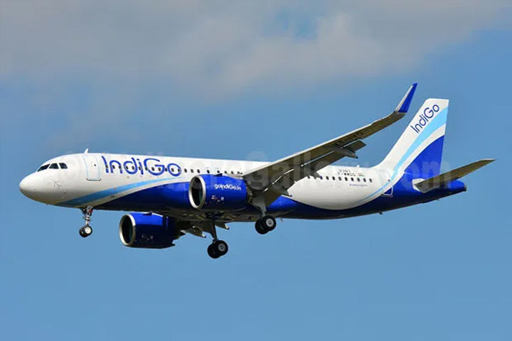 technical fault in indigo flight in delhi atc made emergency landing