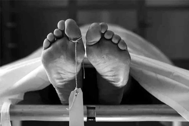 lift collapses in delhis gutkha factory three killed