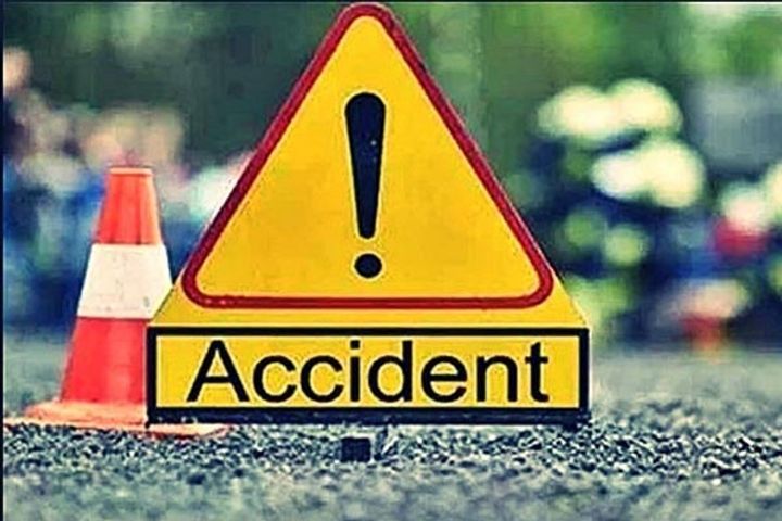 5 people of same family killed in car and truck collision in punjab