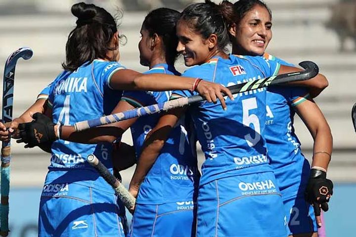 indian womens hockey team beat south africa for the third consecutive match