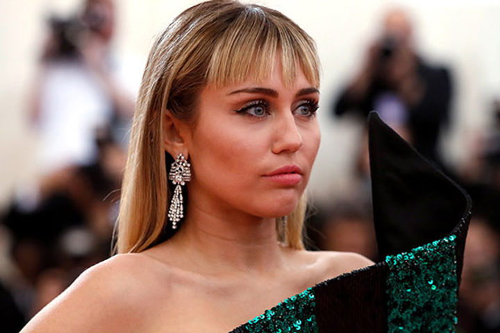 Miley Cyrus did feat on Spotify, this song was heard more than 100 million times in a week