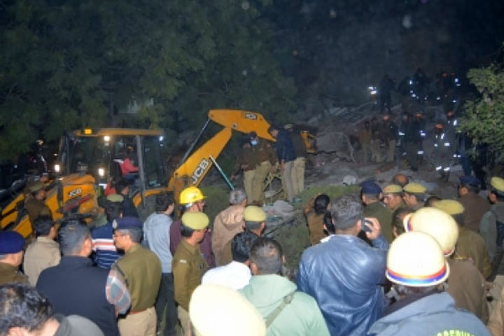 five storey building collapses in lucknow 12 people evacuated around 40 buried under debris
